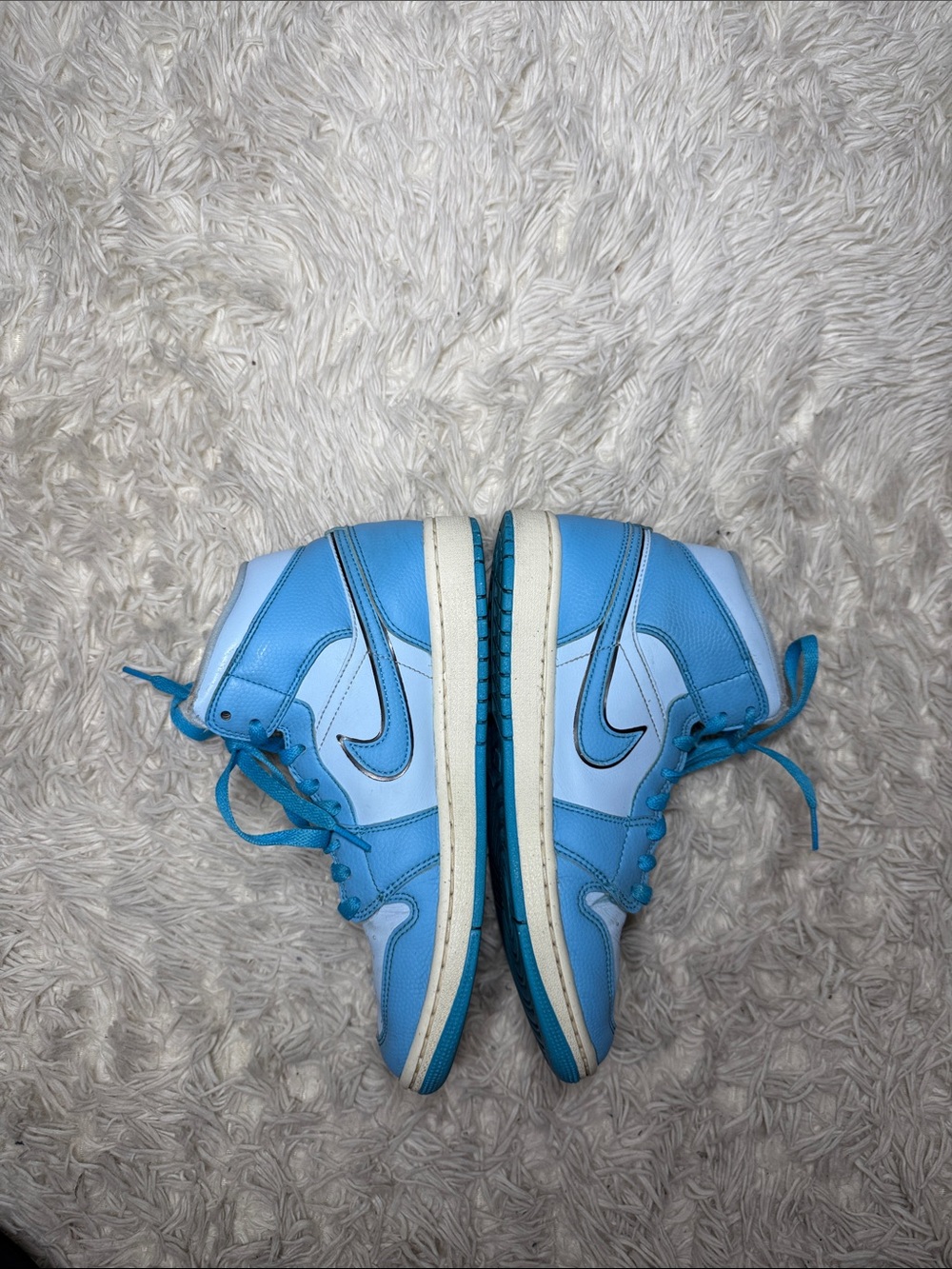 Nike Air Jordan 1 Mid in Sky Blue and White